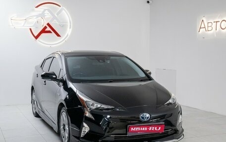 Toyota Prius IV XW50, 2017 год, 1 765 000 рублей, 1 фотография