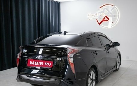 Toyota Prius IV XW50, 2017 год, 1 765 000 рублей, 6 фотография