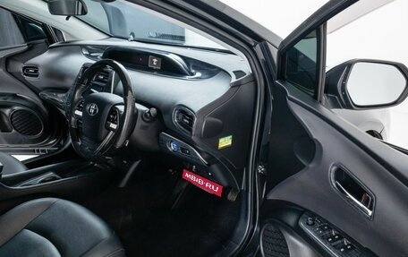 Toyota Prius IV XW50, 2017 год, 1 765 000 рублей, 7 фотография