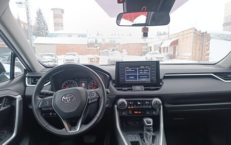 Toyota RAV4, 2020 год, 3 400 000 рублей, 9 фотография