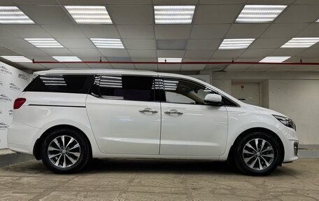 KIA Carnival III, 2017 год, 2 385 000 рублей, 7 фотография