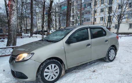 Renault Logan II, 2015 год, 430 000 рублей, 2 фотография