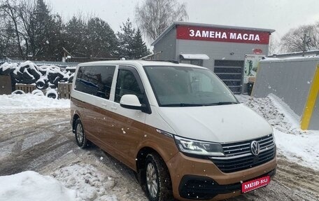 Volkswagen Caravelle T6 рестайлинг, 2021 год, 6 000 000 рублей, 1 фотография