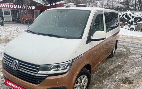 Volkswagen Caravelle T6 рестайлинг, 2021 год, 6 000 000 рублей, 2 фотография