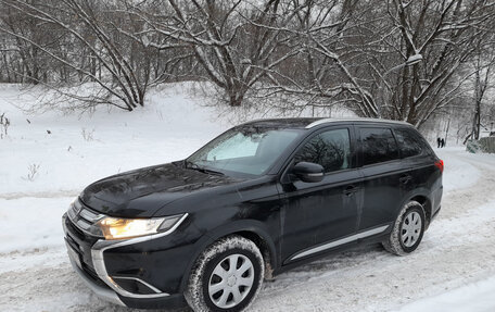 Mitsubishi Outlander III рестайлинг 3, 2017 год, 2 050 000 рублей, 6 фотография