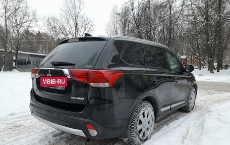 Mitsubishi Outlander III рестайлинг 3, 2017 год, 2 050 000 рублей, 2 фотография