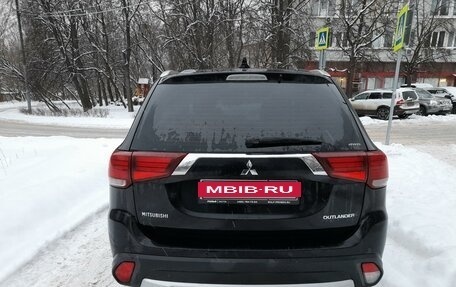 Mitsubishi Outlander III рестайлинг 3, 2017 год, 2 050 000 рублей, 4 фотография