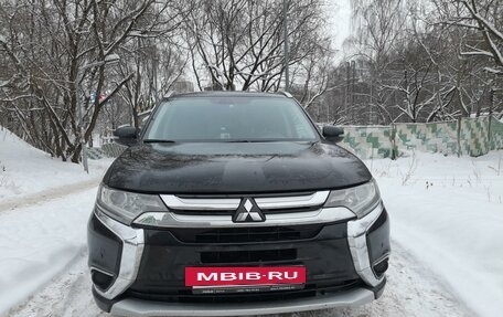 Mitsubishi Outlander III рестайлинг 3, 2017 год, 2 050 000 рублей, 3 фотография