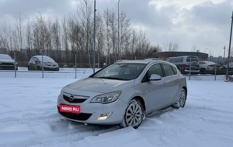 Opel Astra J, 2011 год, 620 000 рублей, 1 фотография