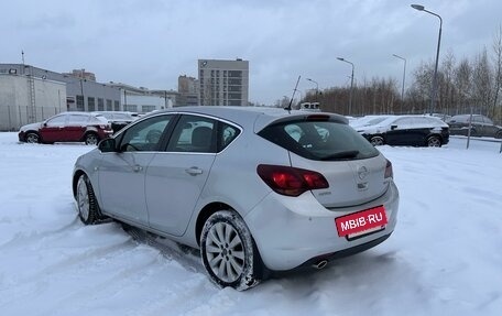 Opel Astra J, 2011 год, 620 000 рублей, 2 фотография