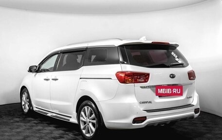 KIA Carnival III, 2018 год, 2 750 000 рублей, 7 фотография