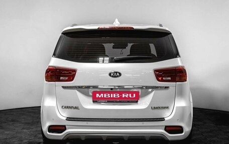 KIA Carnival III, 2018 год, 2 750 000 рублей, 6 фотография