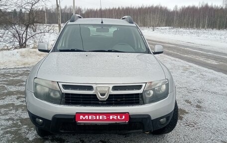 Dacia Duster I рестайлинг, 2011 год, 900 000 рублей, 2 фотография