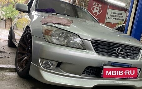 Lexus IS II рестайлинг 2, 2002 год, 650 000 рублей, 4 фотография