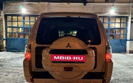 Mitsubishi Pajero IV, 2013 год, 2 249 700 рублей, 3 фотография