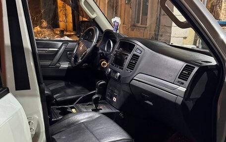 Mitsubishi Pajero IV, 2013 год, 2 249 700 рублей, 12 фотография