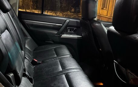 Mitsubishi Pajero IV, 2013 год, 2 249 700 рублей, 11 фотография