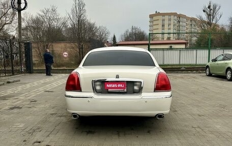 Lincoln Town Car III рестайлинг, 2004 год, 2 500 000 рублей, 7 фотография