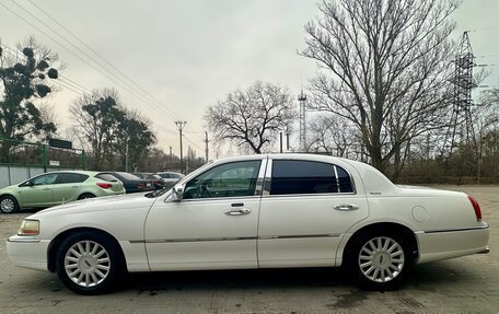 Lincoln Town Car III рестайлинг, 2004 год, 2 500 000 рублей, 9 фотография