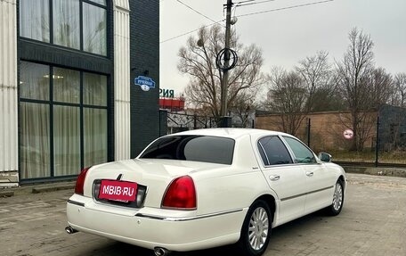 Lincoln Town Car III рестайлинг, 2004 год, 2 500 000 рублей, 6 фотография