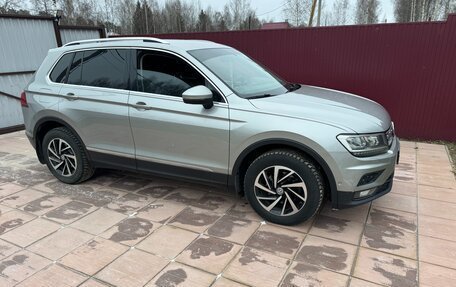 Volkswagen Tiguan II, 2018 год, 2 500 000 рублей, 2 фотография