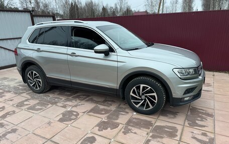 Volkswagen Tiguan II, 2018 год, 2 500 000 рублей, 3 фотография