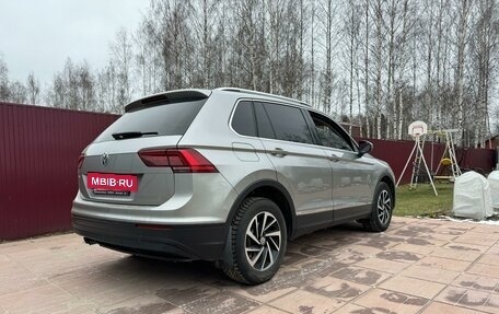 Volkswagen Tiguan II, 2018 год, 2 500 000 рублей, 5 фотография