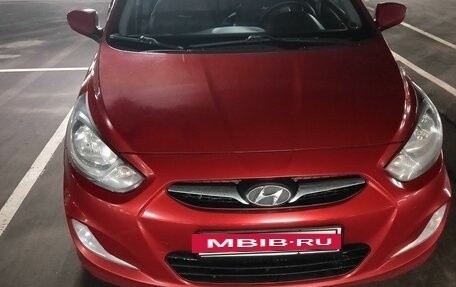 Hyundai Solaris II рестайлинг, 2012 год, 750 000 рублей, 3 фотография