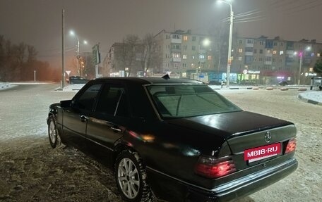 Mercedes-Benz E-Класс, 1992 год, 250 000 рублей, 2 фотография