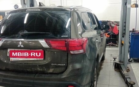 Mitsubishi Outlander III рестайлинг 3, 2018 год, 1 331 000 рублей, 3 фотография