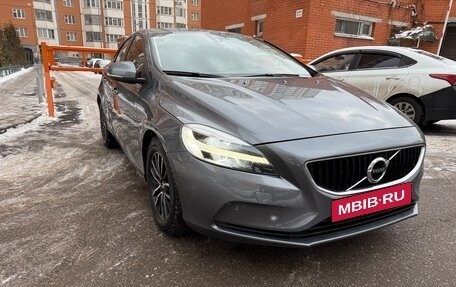 Volvo V40 II рестайлинг, 2018 год, 1 750 000 рублей, 2 фотография