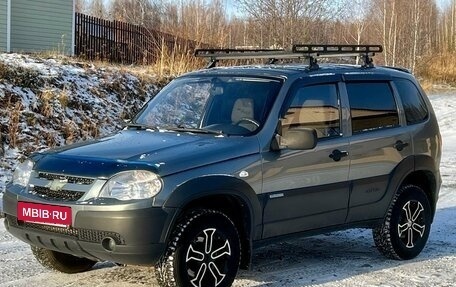 Chevrolet Niva I рестайлинг, 2011 год, 575 000 рублей, 2 фотография