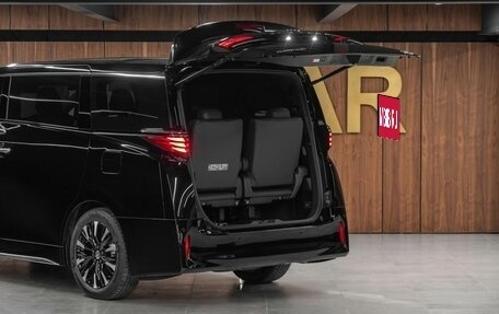 Toyota Alphard, 2023 год, 18 230 000 рублей, 10 фотография