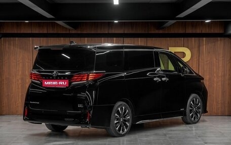 Toyota Alphard, 2023 год, 18 230 000 рублей, 6 фотография