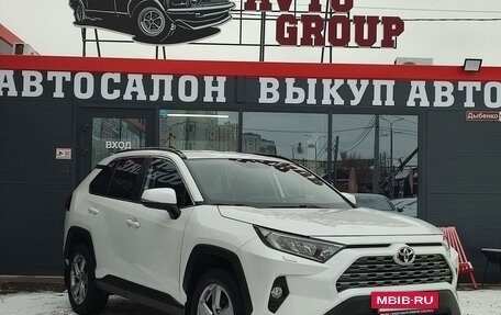 Toyota RAV4, 2020 год, 3 290 000 рублей, 10 фотография