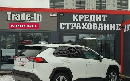 Toyota RAV4, 2020 год, 3 290 000 рублей, 9 фотография