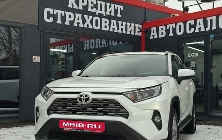 Toyota RAV4, 2020 год, 3 290 000 рублей, 8 фотография