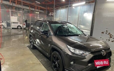 Toyota RAV4, 2021 год, 3 820 000 рублей, 2 фотография