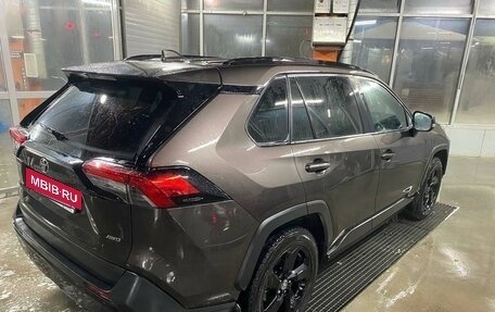 Toyota RAV4, 2021 год, 3 820 000 рублей, 6 фотография