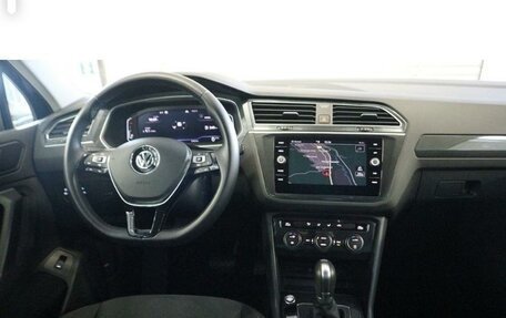 Volkswagen Tiguan II, 2019 год, 3 600 000 рублей, 5 фотография