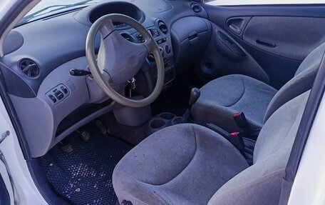 Toyota Yaris I рестайлинг, 2000 год, 350 000 рублей, 5 фотография