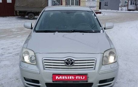 Toyota Avensis III рестайлинг, 2005 год, 900 000 рублей, 1 фотография