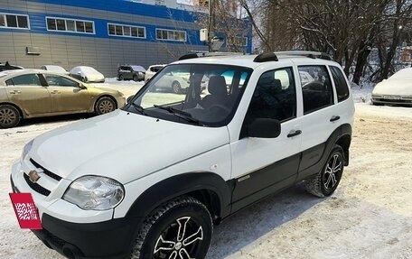 Chevrolet Niva I рестайлинг, 2018 год, 790 000 рублей, 2 фотография