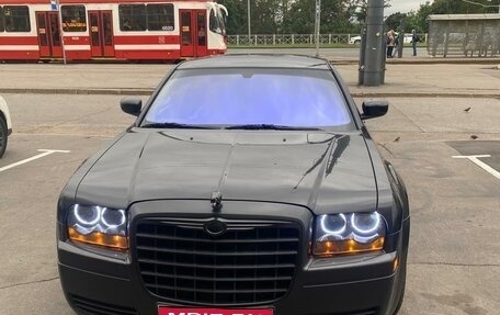 Chrysler 300C II, 2004 год, 950 000 рублей, 1 фотография