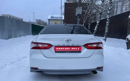 Toyota Camry, 2018 год, 2 650 000 рублей, 6 фотография