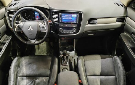 Mitsubishi Outlander III рестайлинг 3, 2013 год, 1 469 000 рублей, 10 фотография