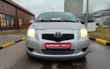 Toyota Yaris III рестайлинг, 2006 год, 525 000 рублей, 2 фотография