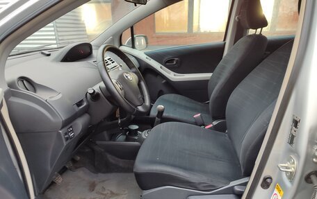 Toyota Yaris III рестайлинг, 2006 год, 525 000 рублей, 8 фотография