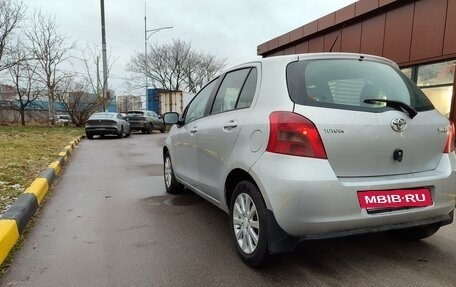 Toyota Yaris III рестайлинг, 2006 год, 525 000 рублей, 4 фотография