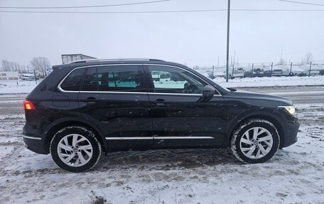 Volkswagen Tiguan II, 2021 год, 3 999 999 рублей, 2 фотография